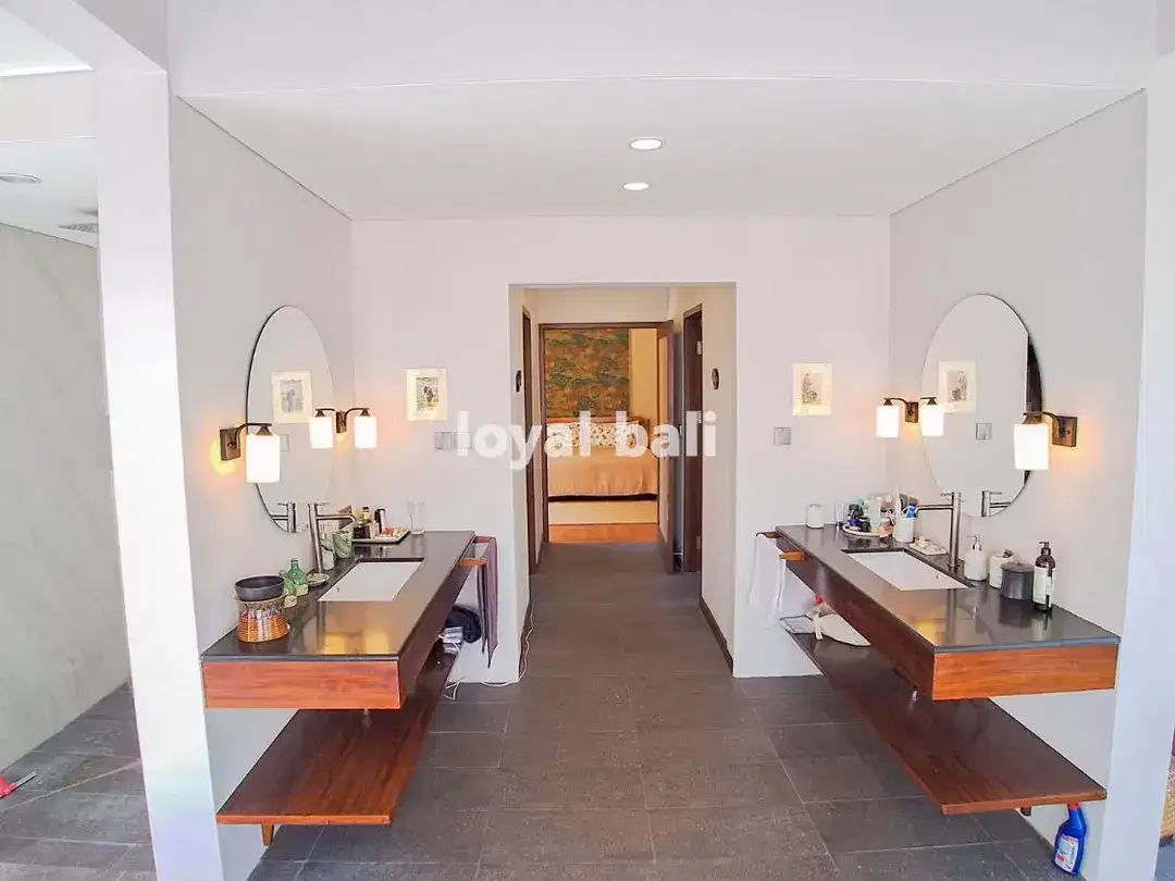 PRIVATE TROPICAL RESORT-STYLE VILLA IN JIMBARAN, BALI - Image 8 of 10