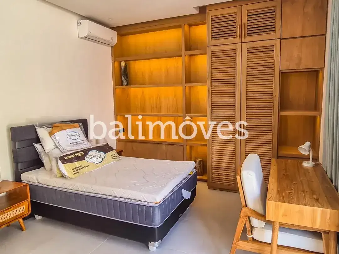 Vila Dua Lantai Tiga Kamar Tidur yang Menakjubkan di Tepi Pantai Sanur - Image 5 of 9