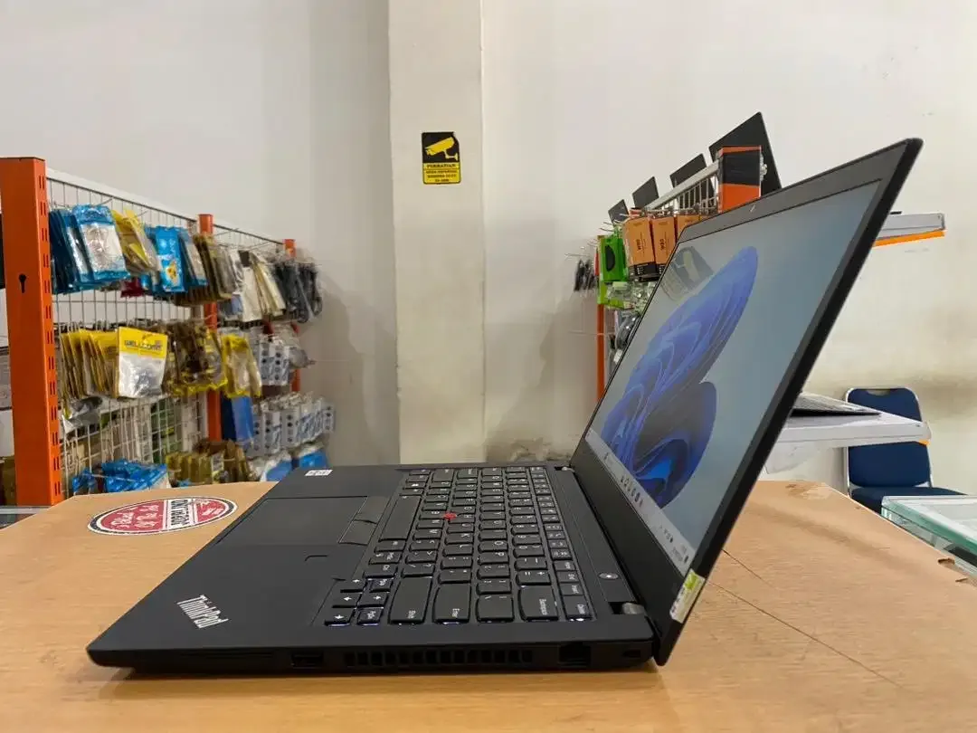 Lenovo ThinkPad T14 Intel Core i5Gen10, Ram 16GB, SSD 256GB Slim Mulus - Image 4 of 10