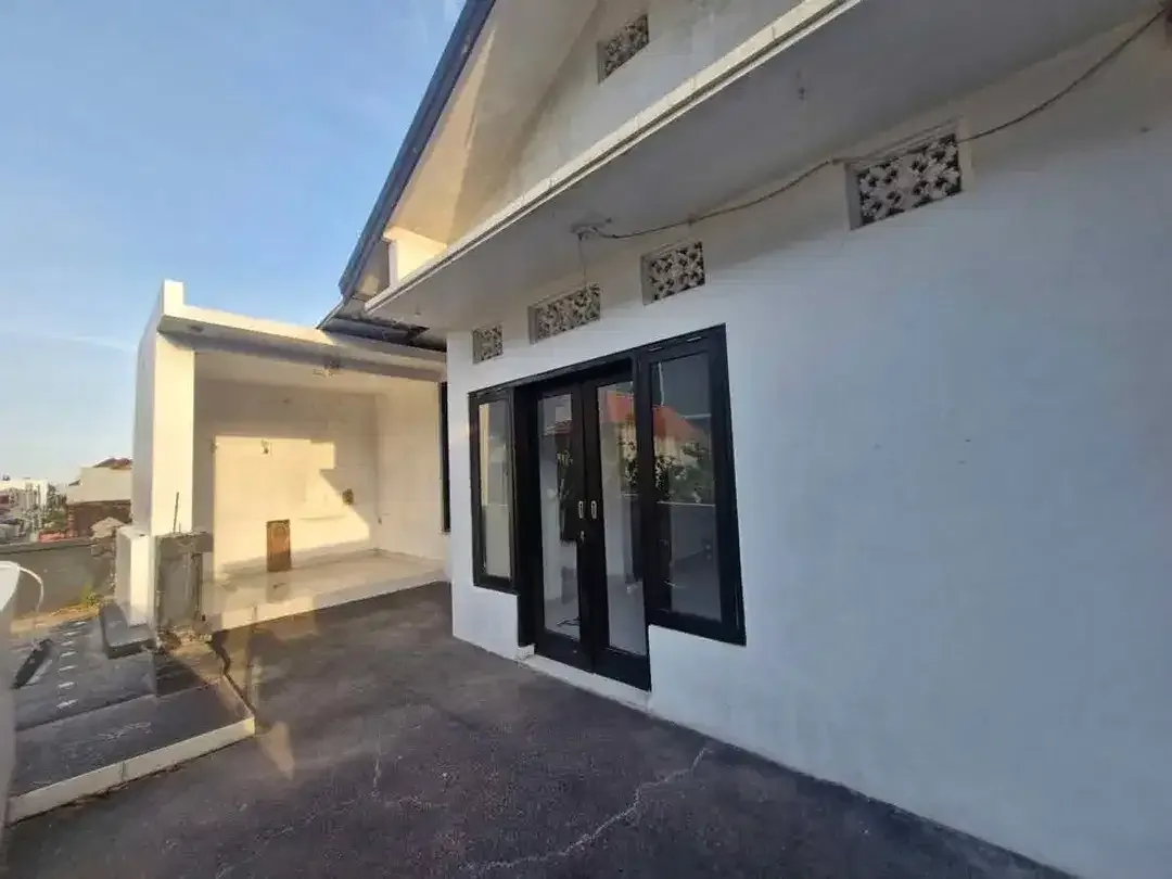 FOR SALE  Rumah imambonjoo  Rumah Lantai 2  Jalan Imam Bonjol Denpasar Dekat Seminyak dan Kuta Deket TransMart - Image 2 of 10