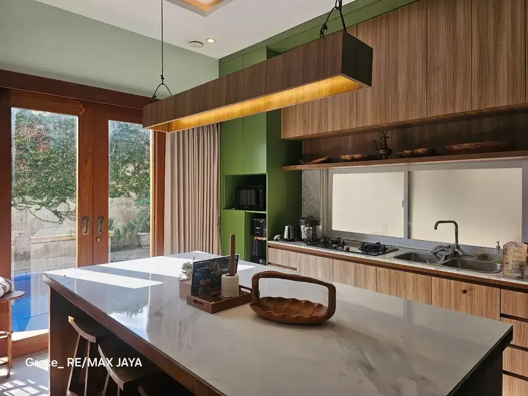 Rumah Konsep Villa 6 Kamar Tidur Dijual di Area Teuku Umar Denpasar - Image 2 of 10