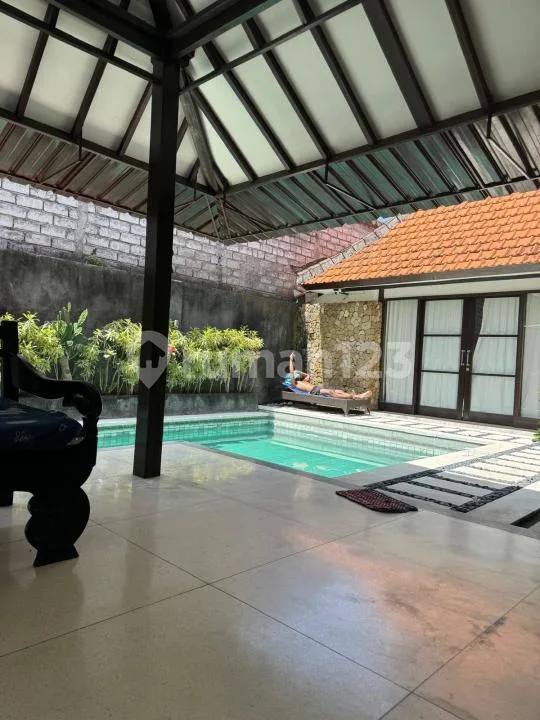 5 Kamar Tidur Villa Ekslusif Luas dengan Udara Sejuk Jimbaran - Image 1 of 4