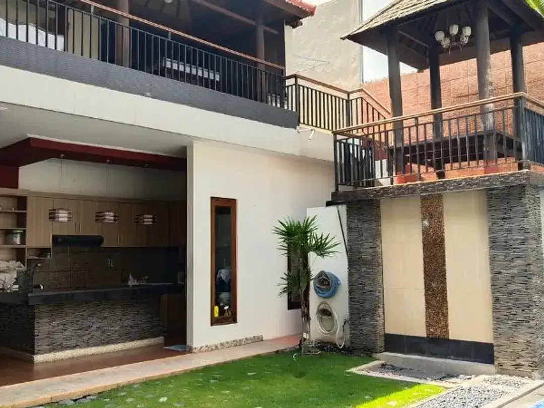 RUMAH SEMI VILLA 2 LANTAI DI IMAM BONJOL DENPASAR - Image 4 of 10
