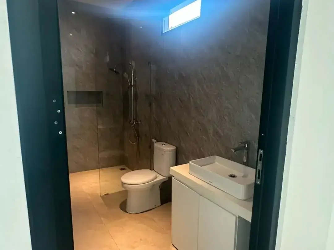 Disewakan  Modern Villa  baru siap huni - Image 10 of 10