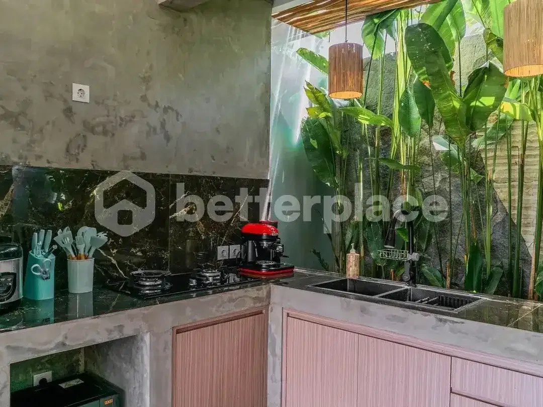 Modern 2 Bedroom Villa with Garden in Kerobokan - Image 9 of 10