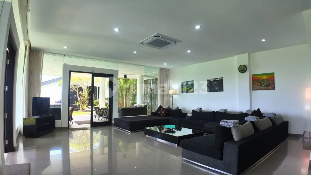 Extraordinary Cliffside Villa In Jimbaran With Panoramic Ocean Views - Image 4 of 4
