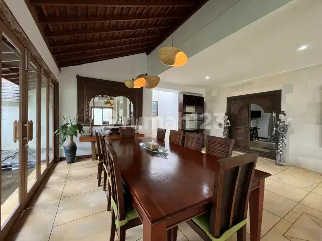 Balinese Luxury Villa 4Br - Seminyak, Bali Hanya 1Km Km Dari Pantai | Lokasi Prima untuk Hunian & Investasi Rental - Image 4 of 10