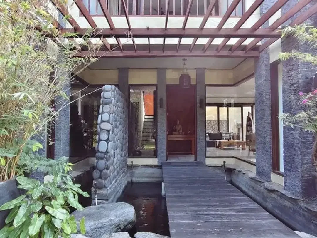 VILLA MODERN TROPIS DI SUDAMALA SANUR DENPASAR - Image 3 of 10