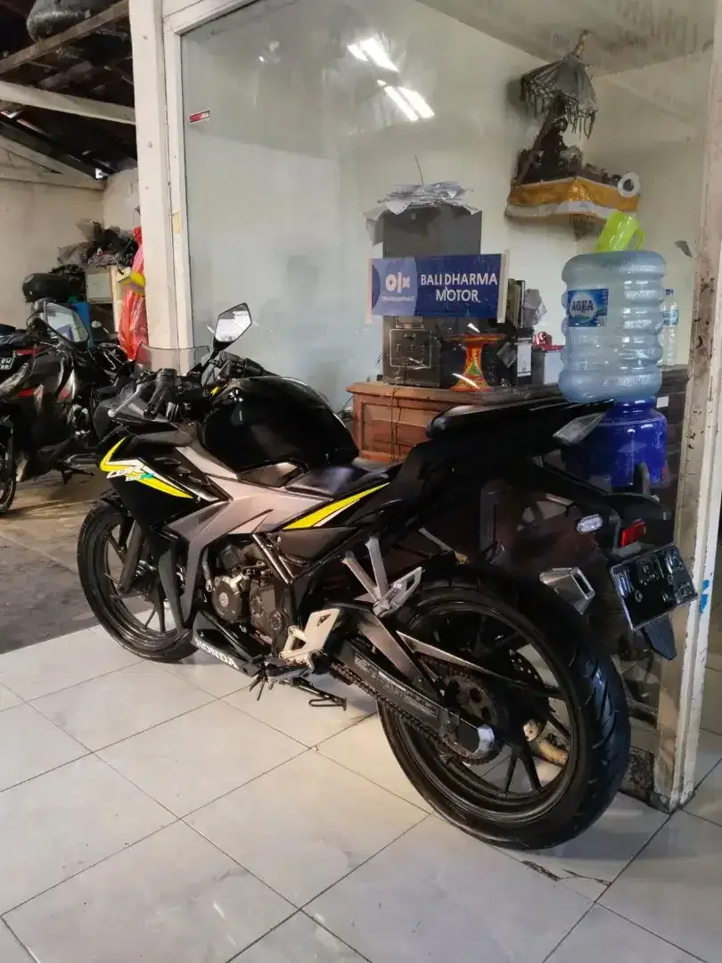 HONDA CBR 150 TAHUN 2017 PAJAK HIDUP SURAT LENGKAP - Image 5 of 7