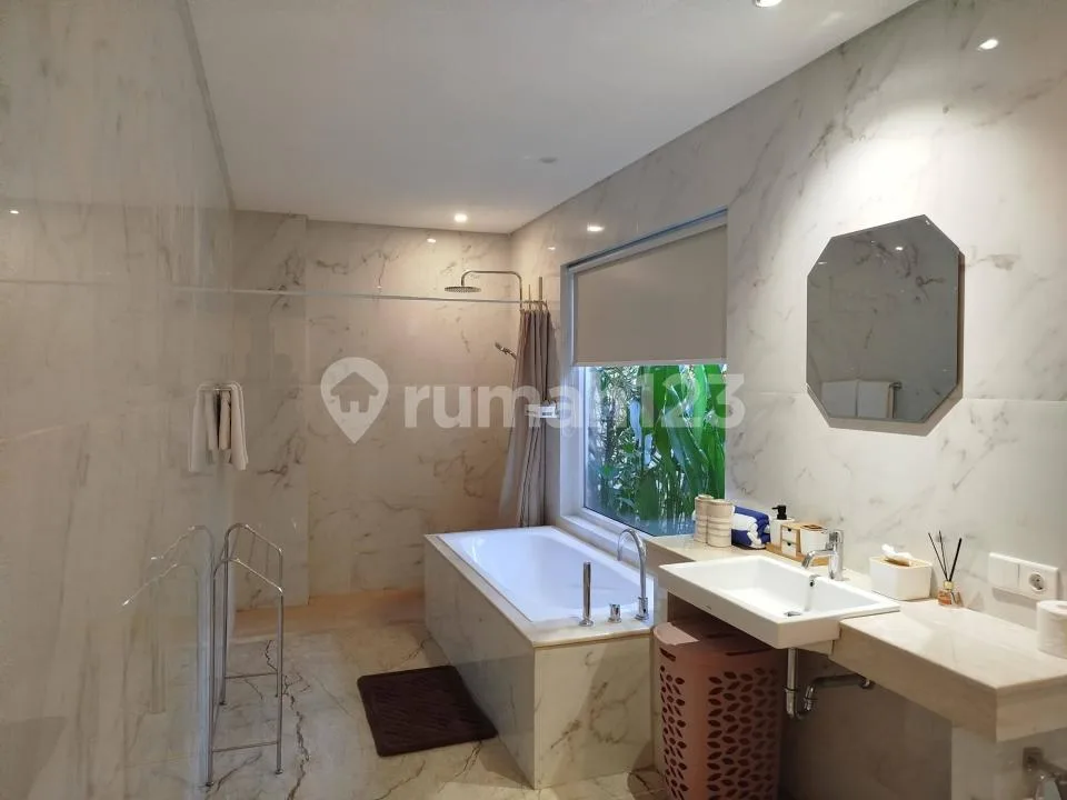 Villa Jalan Tumbak Bayuh Mengwi Full Furnished - Image 2 of 4
