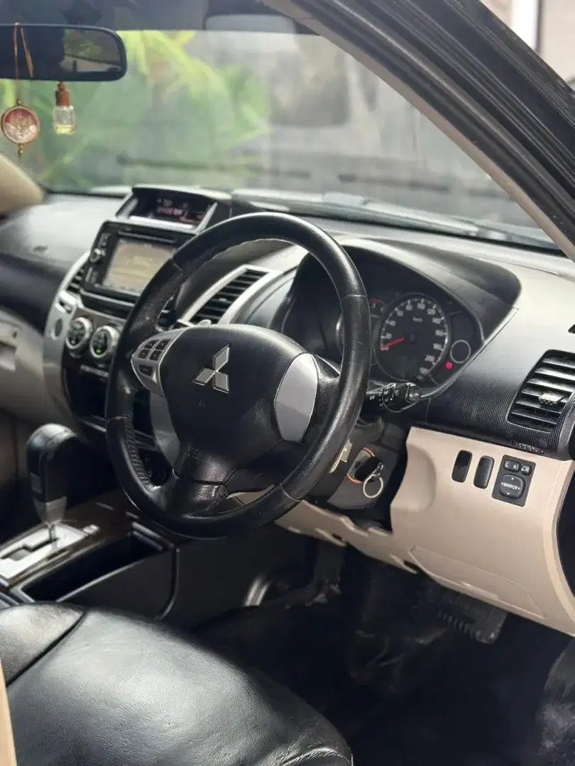 PAJERO DAKAR SPORT 2014 MATIC DIESEL LOW KM ISTIMEWA - Image 5 of 10