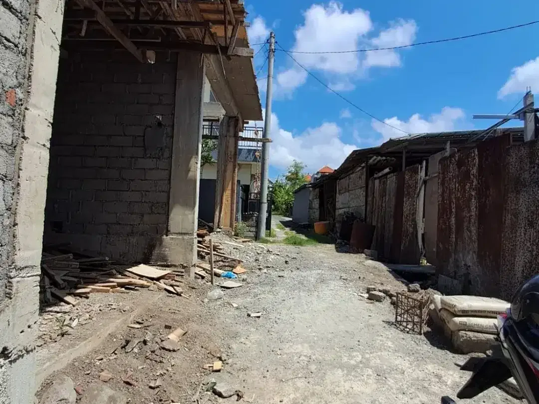 Dijual tanah Lokasi strategis A. Yani Utara , dekat lapangan Lumintang dan perkantoran. Konstruksi bangunan lantai 2 (bangunan th 2025). - Image 4 of 5