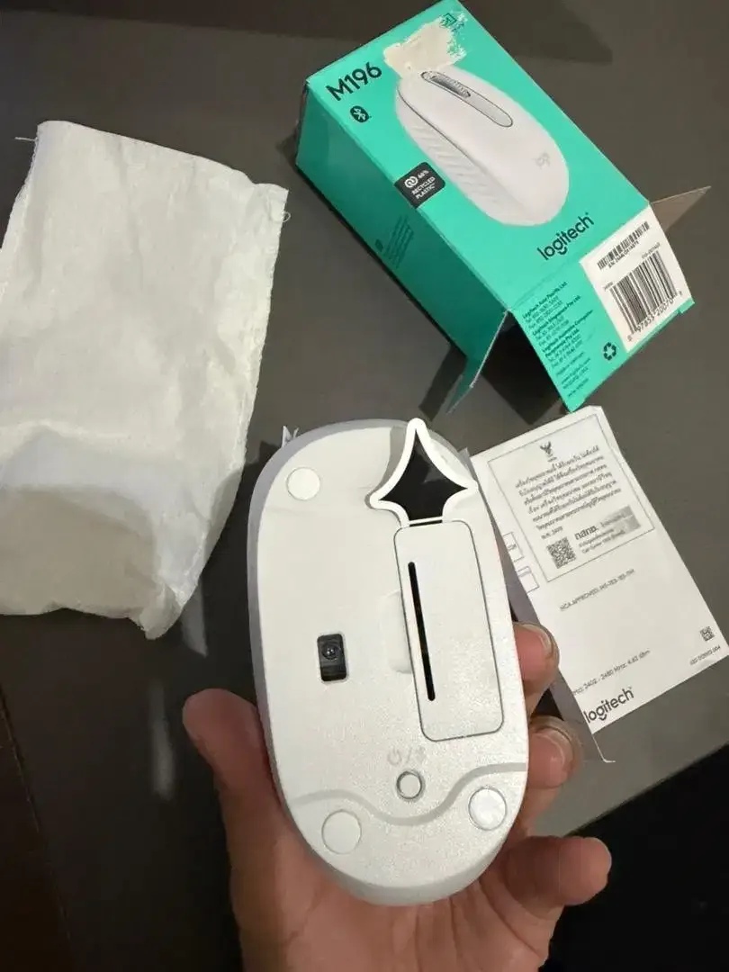 Logitech M196 Bluetooth Mouse - Image 4 of 4