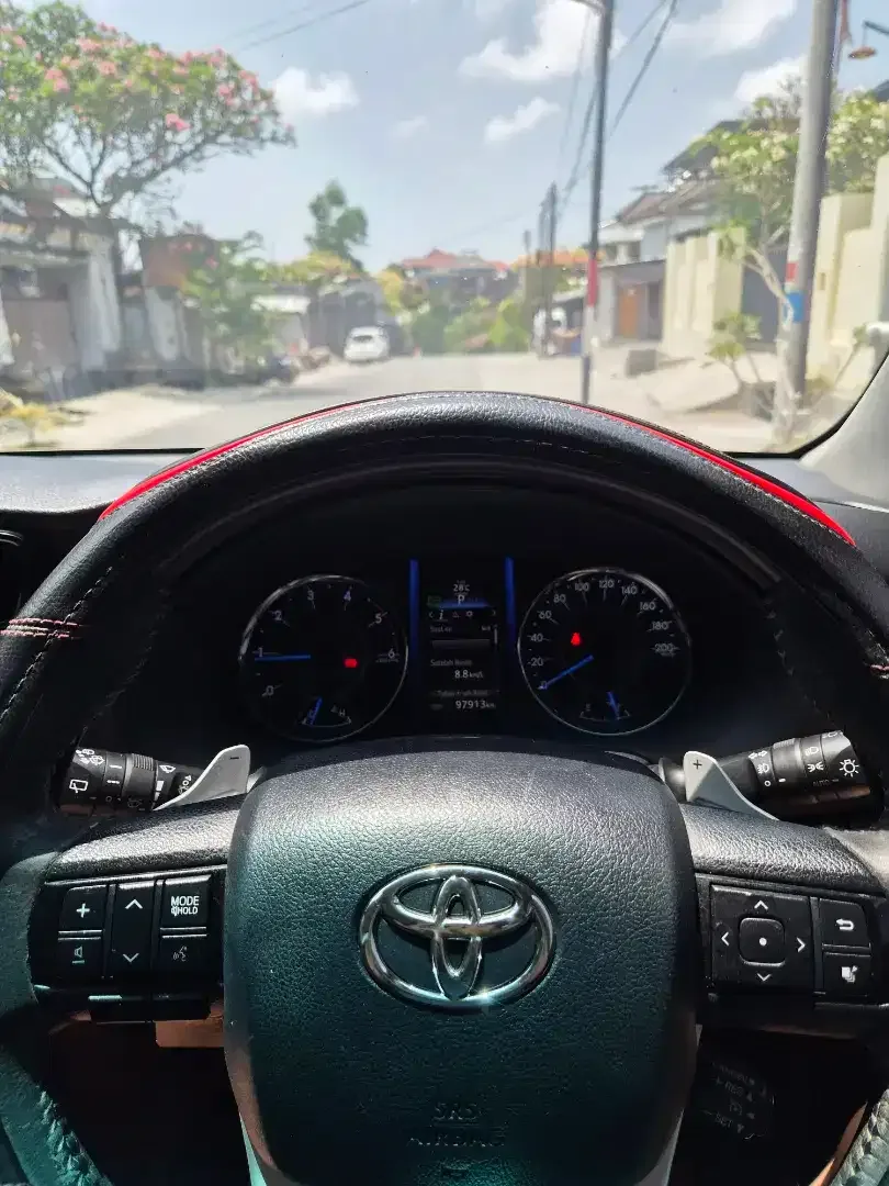 DIJUAL Toyota Fortuner VRZ 4X2 AT - Image 8 of 10