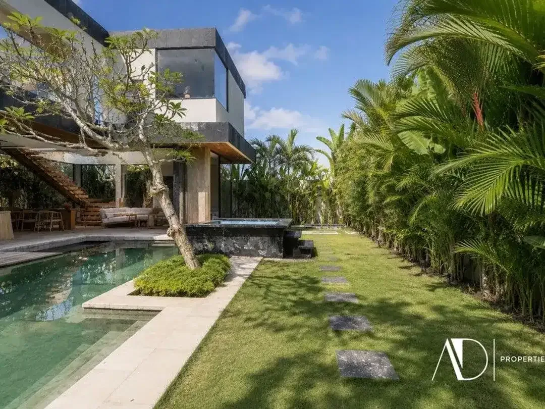 LEASEHOLD | CONTEMPORARY TROPICAL 3-BEDROOM VILLA NEAR SESEH BEACH - Image 1 of 10
