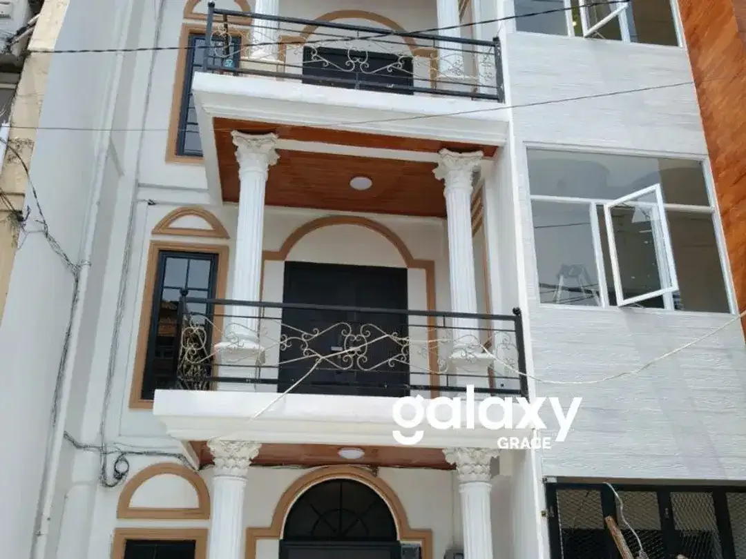 JUAL SEWA  RUKAN 4 LANTAI MODERN STRATEGIS DI PONEGORO DENPASAR - Image 2 of 9
