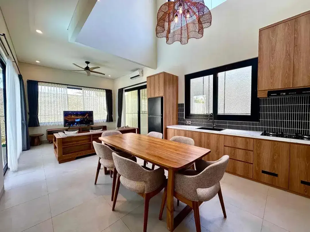 BRAND NEW 3 BEDROOMS MINIMALIST MODERN TROPICAL STYLE  QUIET ARE LOCATION AT MUNGGU - Image 4 of 10