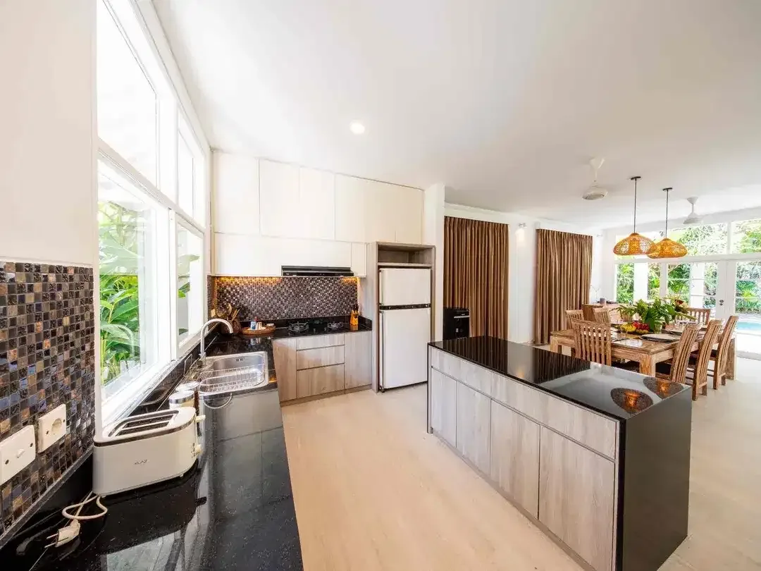 LUXURY CLASSICAL MODERN IN PRIME LOCATION A HEART OF SEMINYAK BALI - Image 4 of 10