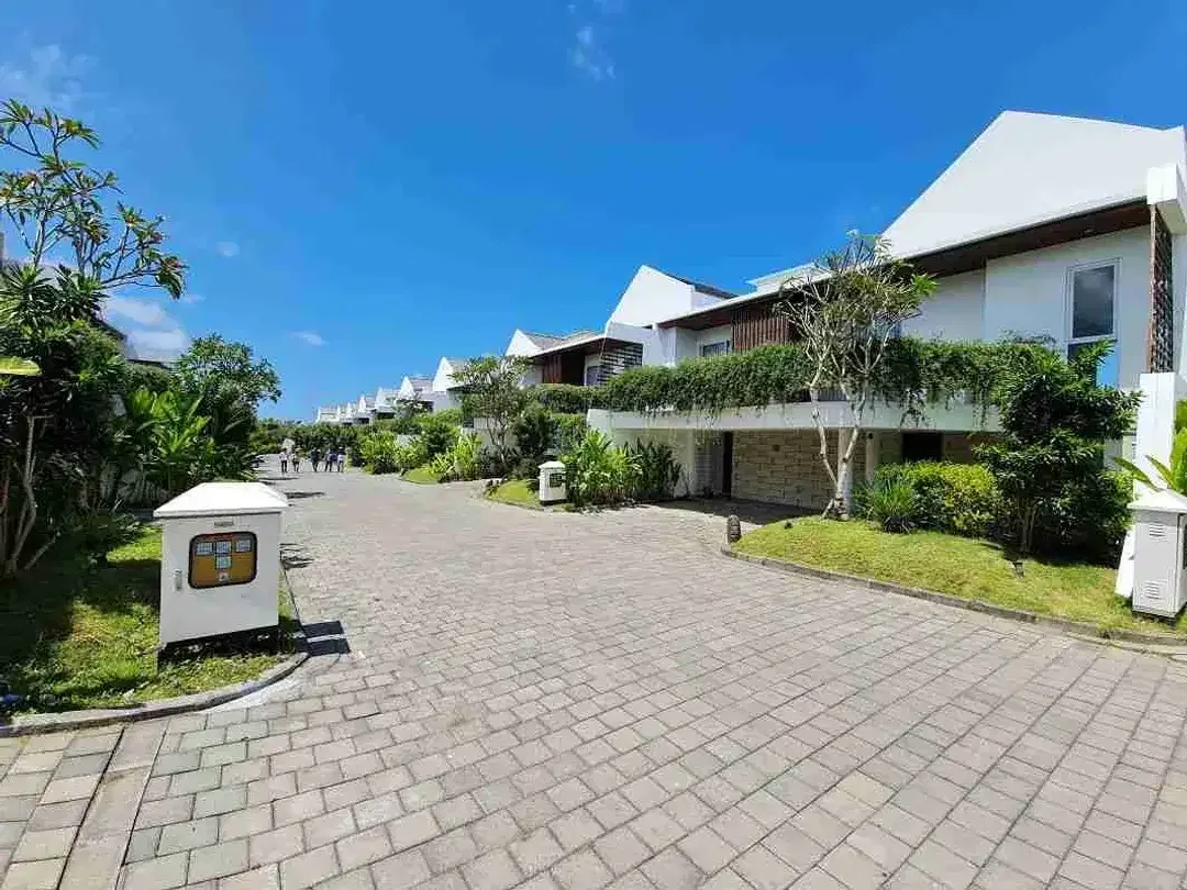 DI Jual villa yang terletak Di Ungasan dengan pemandangan yg asri area perbukitan dan laut - Image 1 of 10
