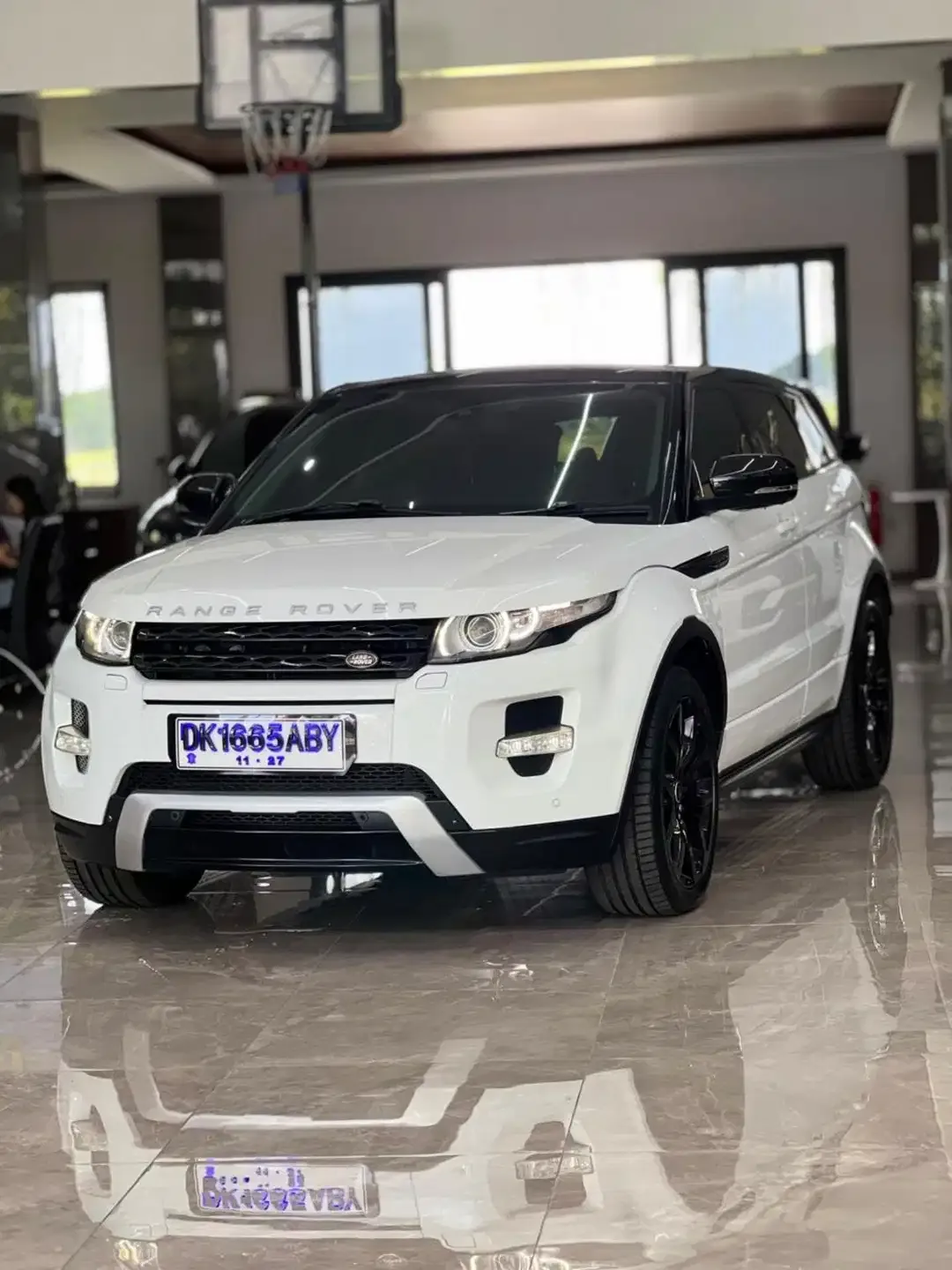 Range Rover Evoque Dynamic Luxury 2013 - Image 2 of 8