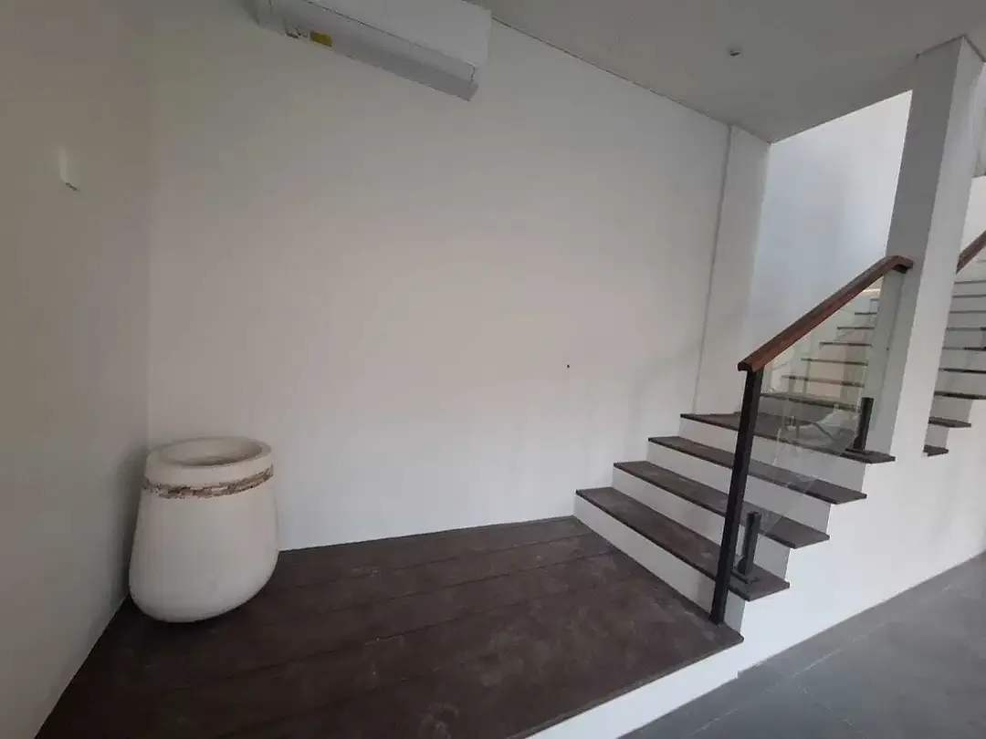 VILLA 2LT FULLYFURNISHED ONE GATE KAWASAN VILLA DI UMALAS - Image 5 of 10