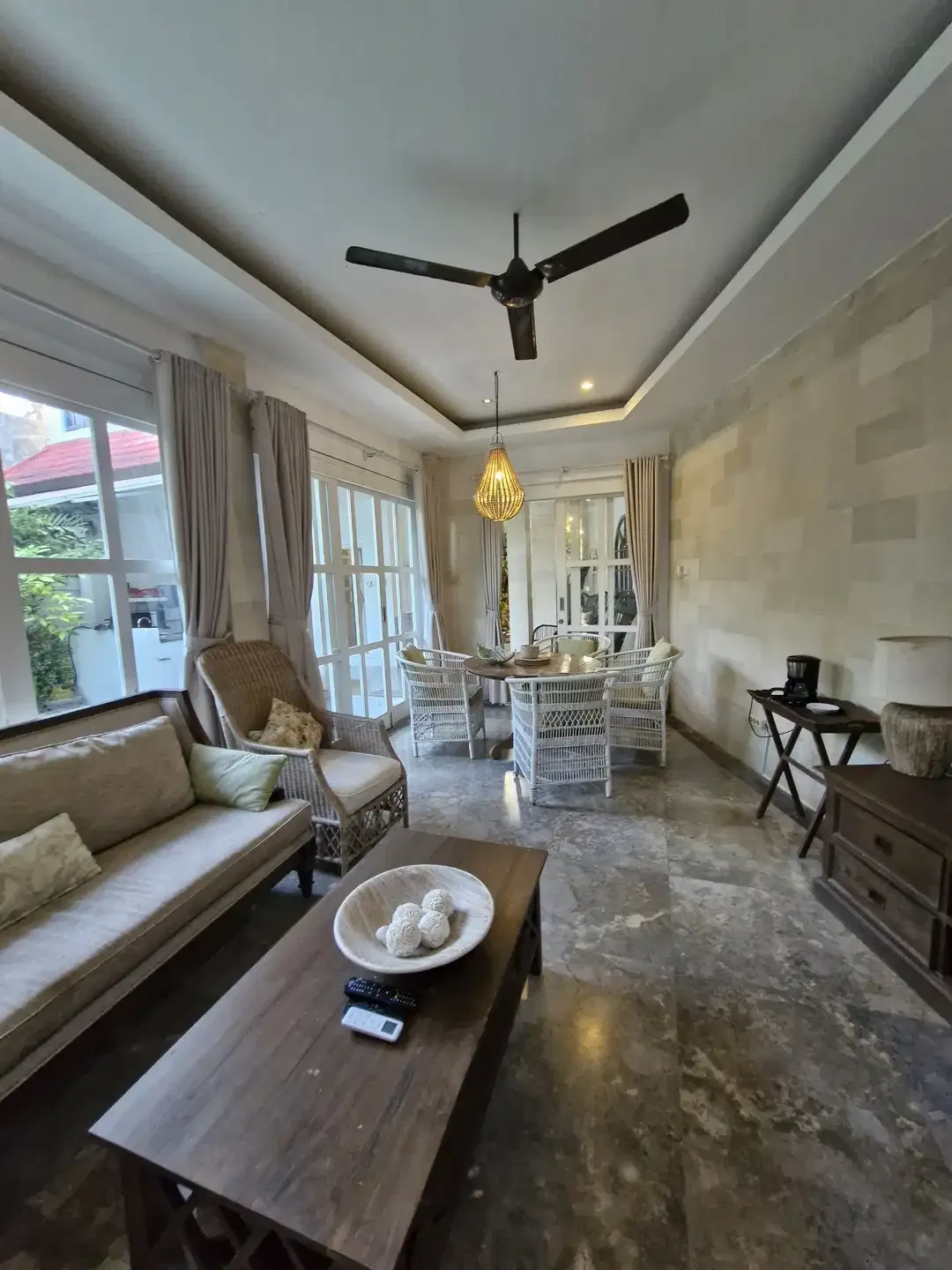 JUAL VILLA CANGGU BERAWA NEAR BEACH SHM FULLY FURNISHED - Image 2 of 10