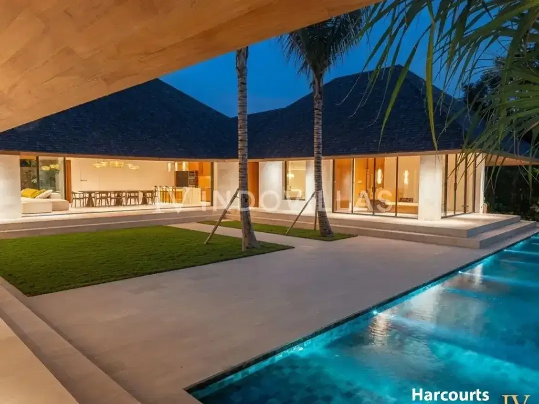 Villa Mewah 5 Kamar Tidur Siap Huni di Pererenan Bali Dekat Pantai - Image 1 of 10