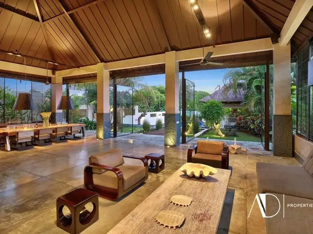FREEHOLD | 4-BEDROOM VILLA IN PRIVATE COMPLEX - UMALAS, BALI - Image 2 of 10
