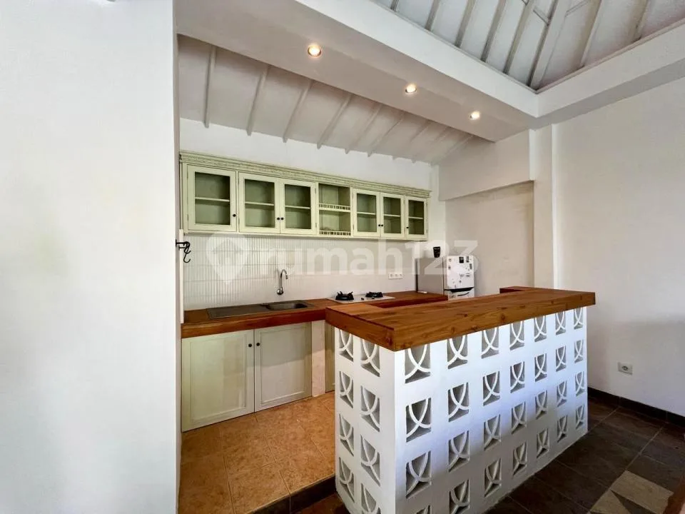 3 Bedrooms Cozy Tropical Boho Villa Strategic Location At Kerobokan Kelod - Image 3 of 4