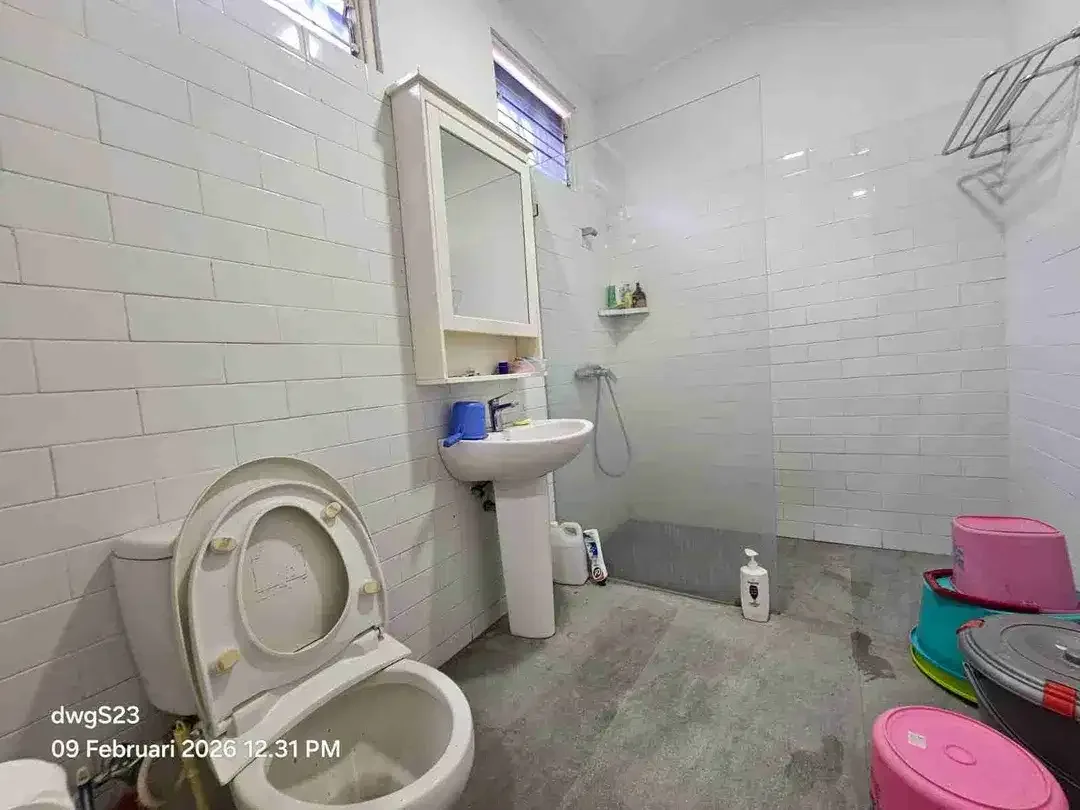 Dijual rumah semi villa lantai 2 lokasi semer dekat ke umalas kerobokan 
One gate syestem
Dekat pepito market/cafe budha/nook restaurant - Image 6 of 10