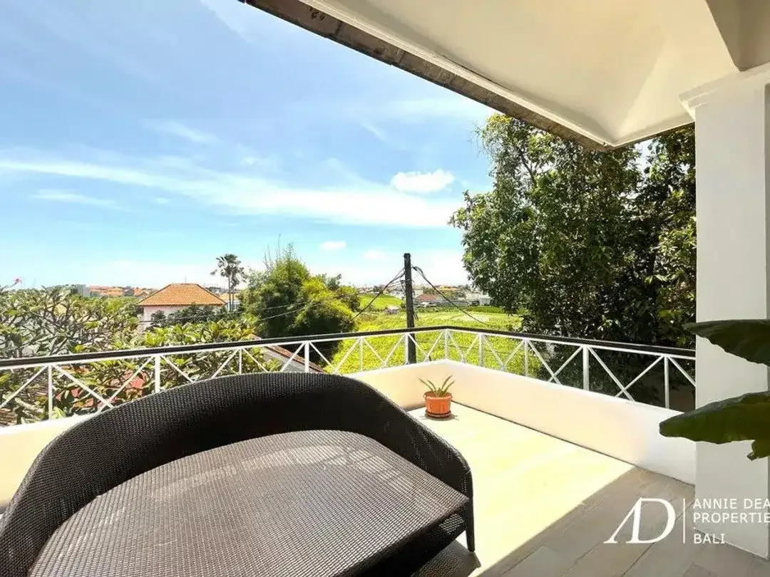 LEASEHOLD | COLONIAL STYLE 3-BED VILLA IN CANGGU - Image 7 of 10