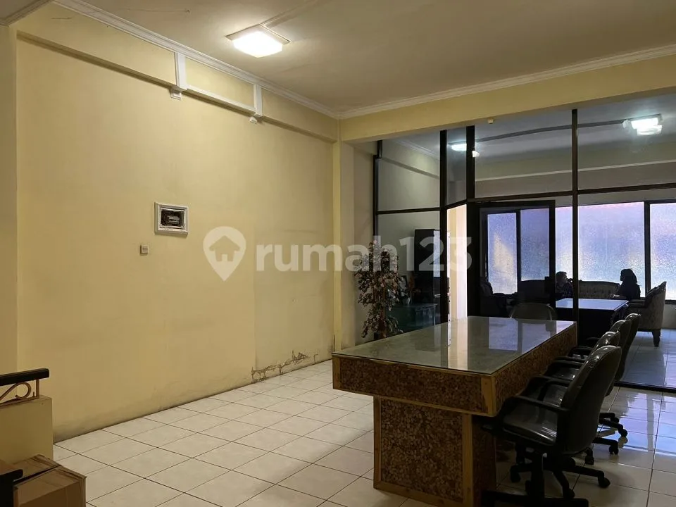 3 Storey Shophouse In Business Area Diponegoro, Denpasar, Close to Teuku Umar, Mall and Puputan Park - Image 3 of 4