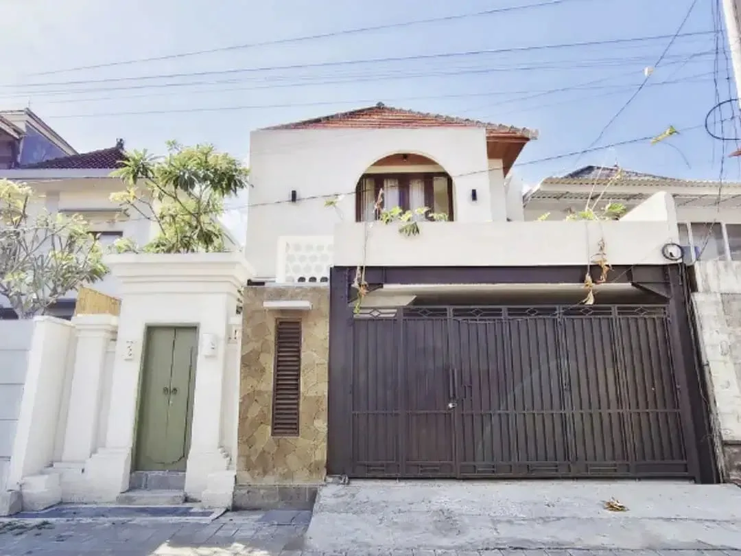 VILLA MODERN TROPIS DI PENGIASAN SANUR DENPASAR - Image 1 of 10