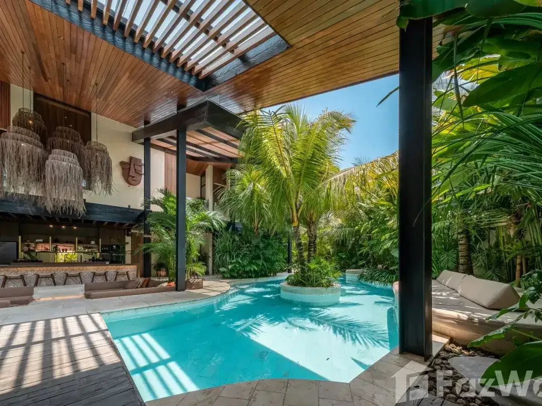 6 Bedroom Villa for sale in Kerobokan, Bali - Image 3 of 10