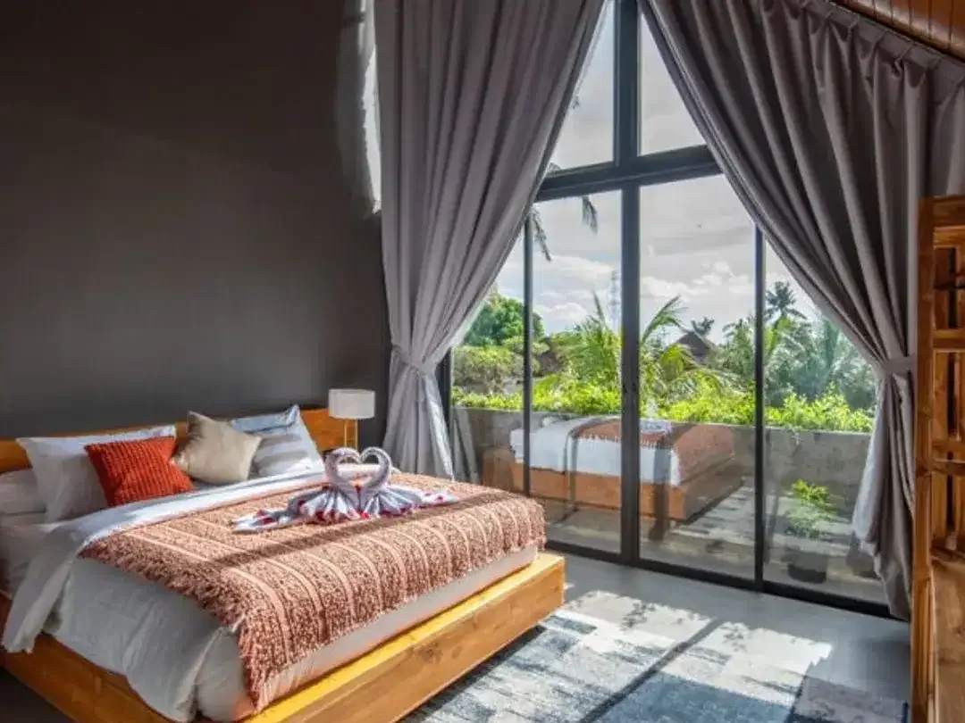 VILLA MEWAH VIEW SAWAH FULL FURNISHED DI SUKAWATI GIANYAR - Image 6 of 7