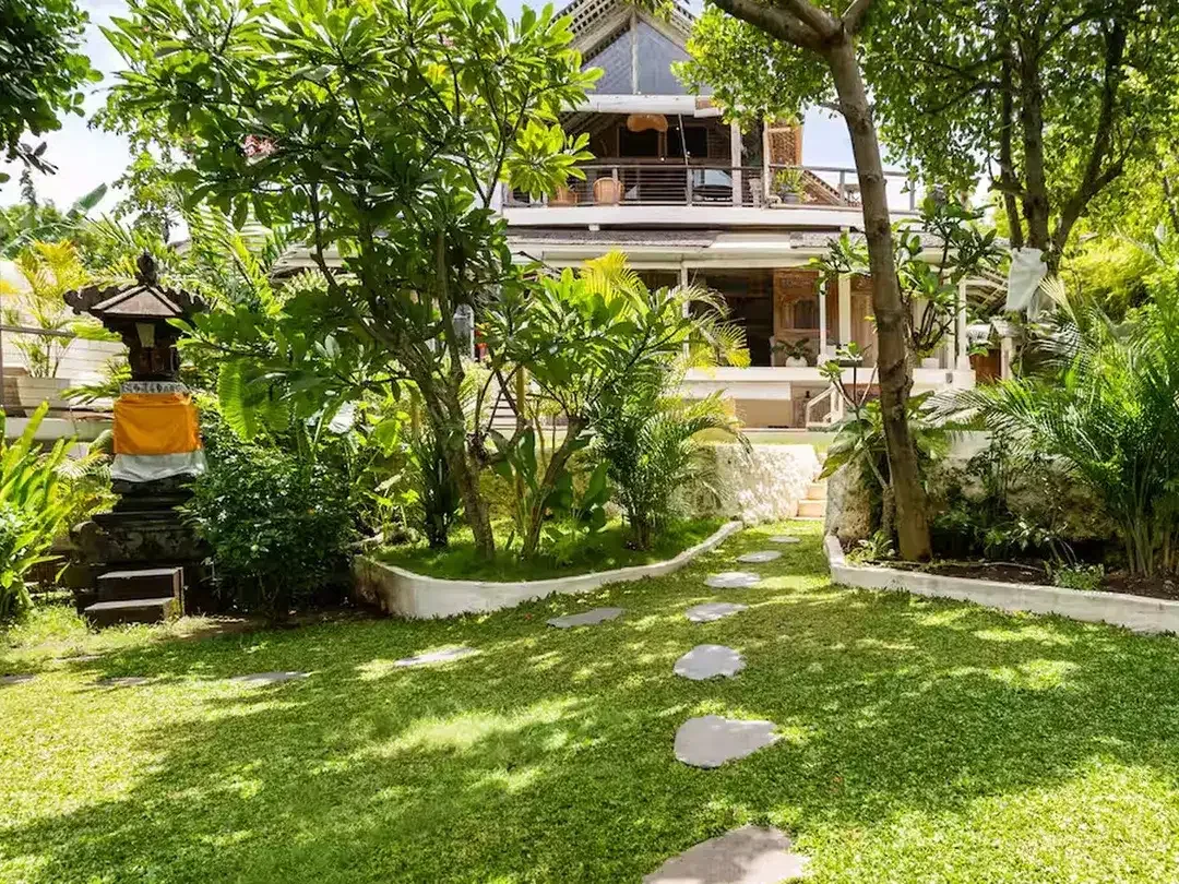Leasehold - Spacious 6-Bedroom Villa in Batu Bolong, Canggu - Image 5 of 10