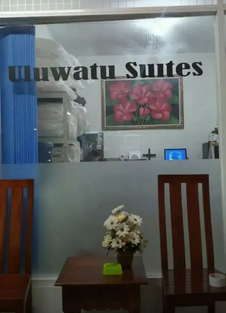 ContohKaca kantor yang dipasang Stiker Sanblas dan kaca film - Image 1 of 1
