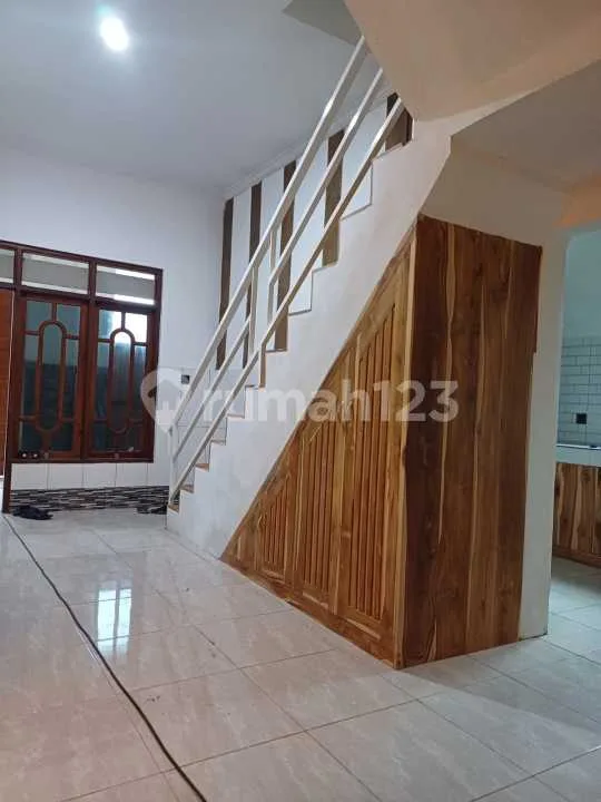 Adikontrakkan Rumah 2 Lantsi Bersih Dan.nyaman - Image 3 of 4
