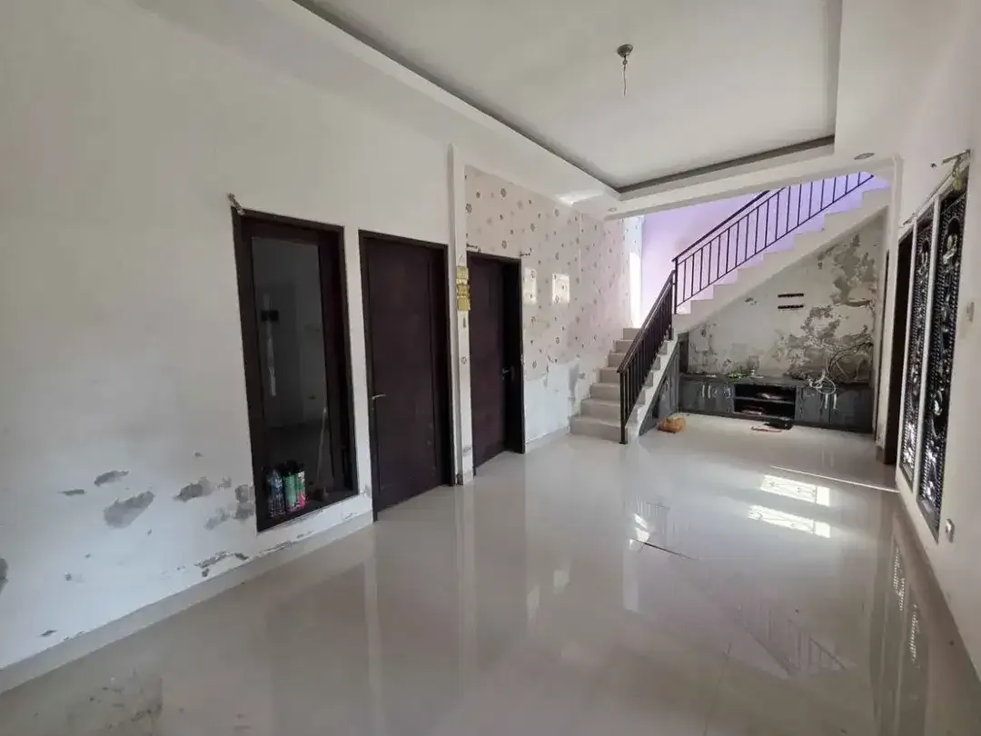 Dijual Cepat Rumah Lantai 2 - Pengalasan Padang Sambian, Denpasar Barat - Image 5 of 5