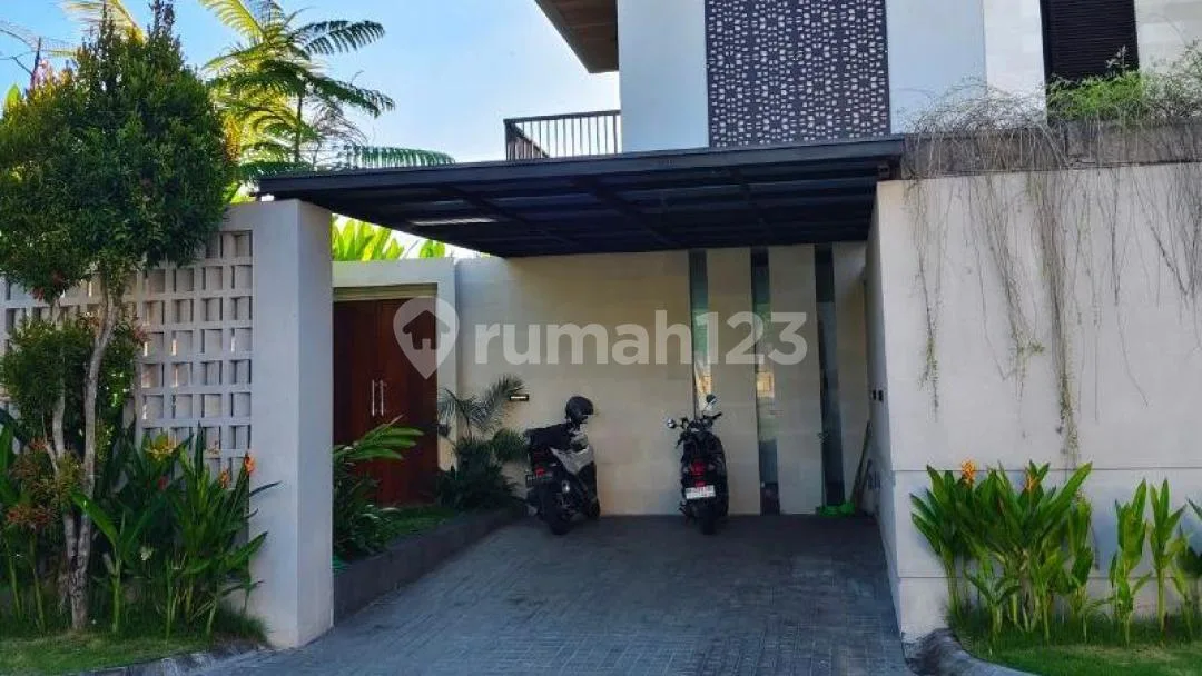 Rumah Semi Villa Luxury 5 Menit ke Pantai Kedungu - Image 2 of 4