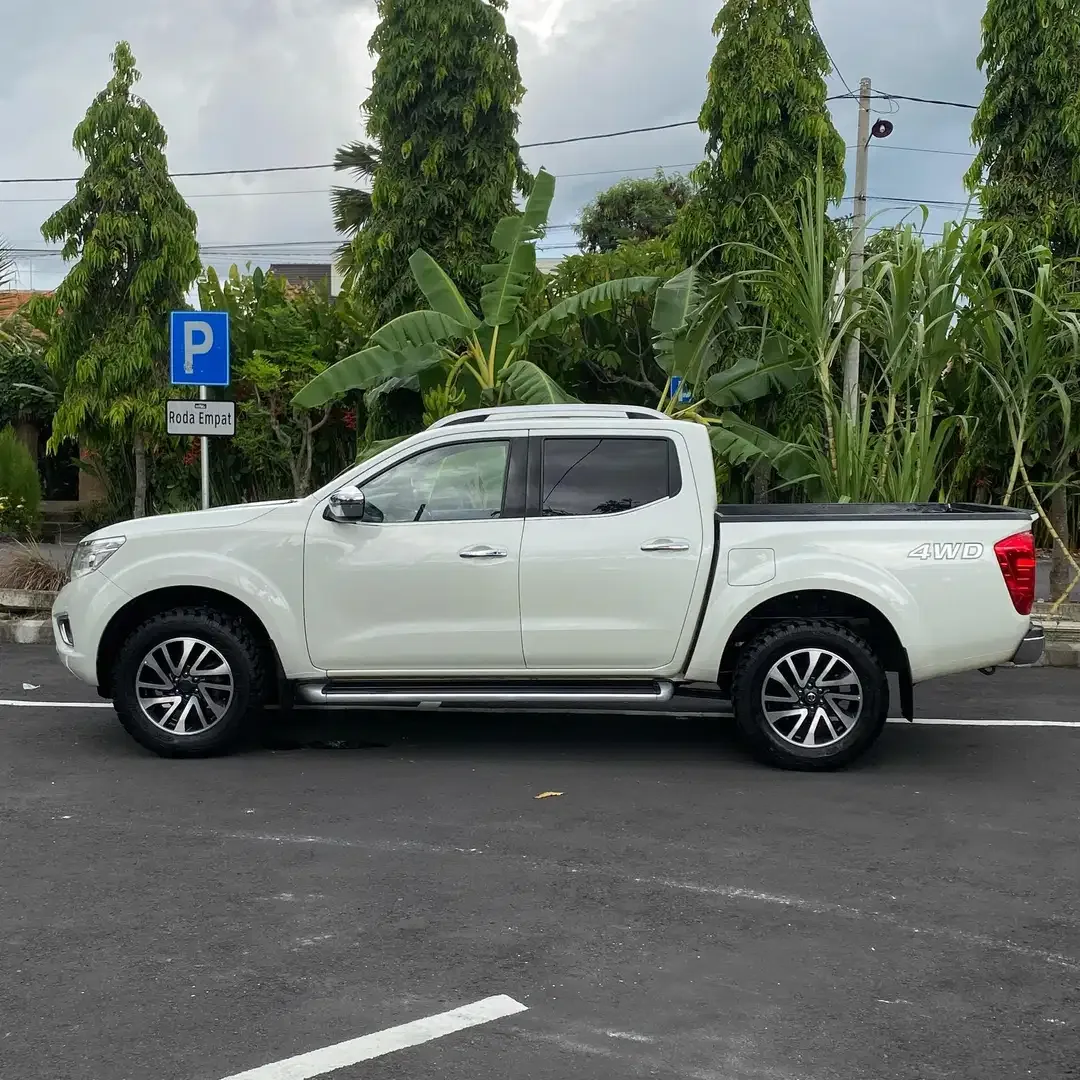 Nissan Navara dCab VL 4x4 2.4 AT - 2017 - Image 8 of 10