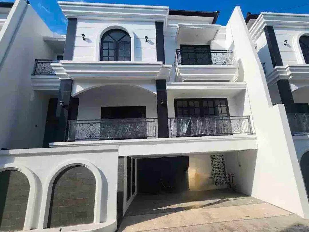 jual rumah Baru 3 lantai di Tukad Pakerisan Denpasar - Image 1 of 8