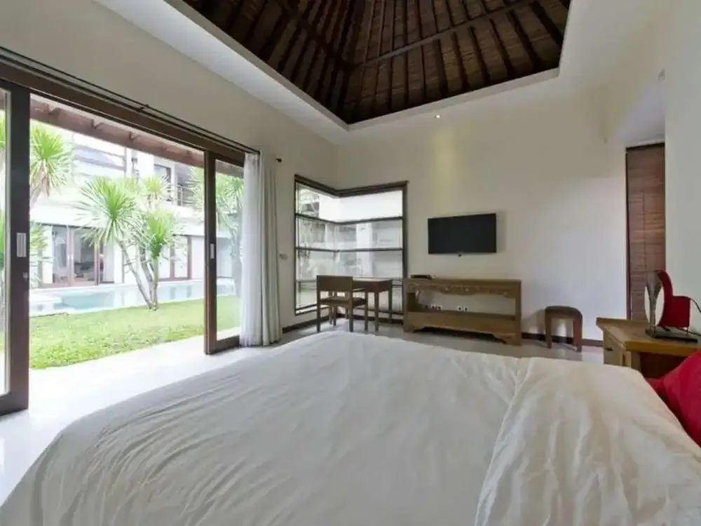 Luxury villa for sale, walk to Mertasari beach Sanur, Denpasar Bali - Image 9 of 10