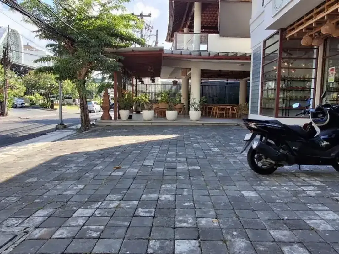 Ruko 2,5 Lantai Disewakan Dekat Ke Pantai Legian, di Kuta - Image 8 of 9
