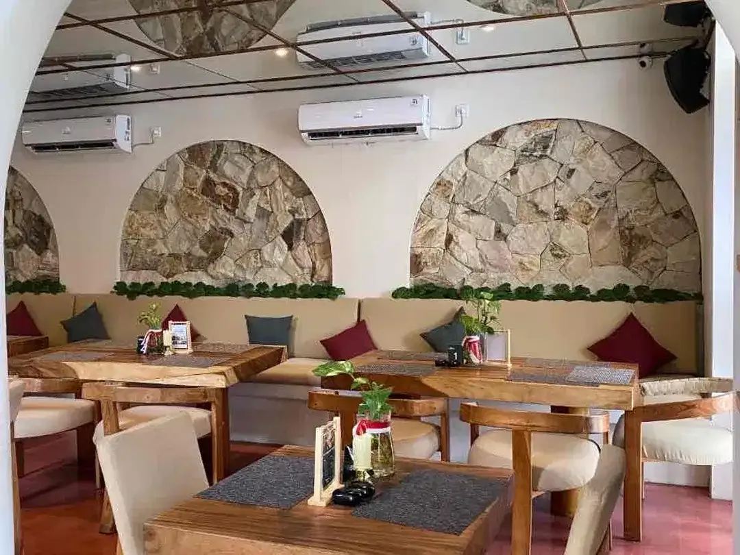 Di sewakan modern cafe tempat yg nyaman dan lokasi yg strategis di Kerobokan - Image 2 of 7