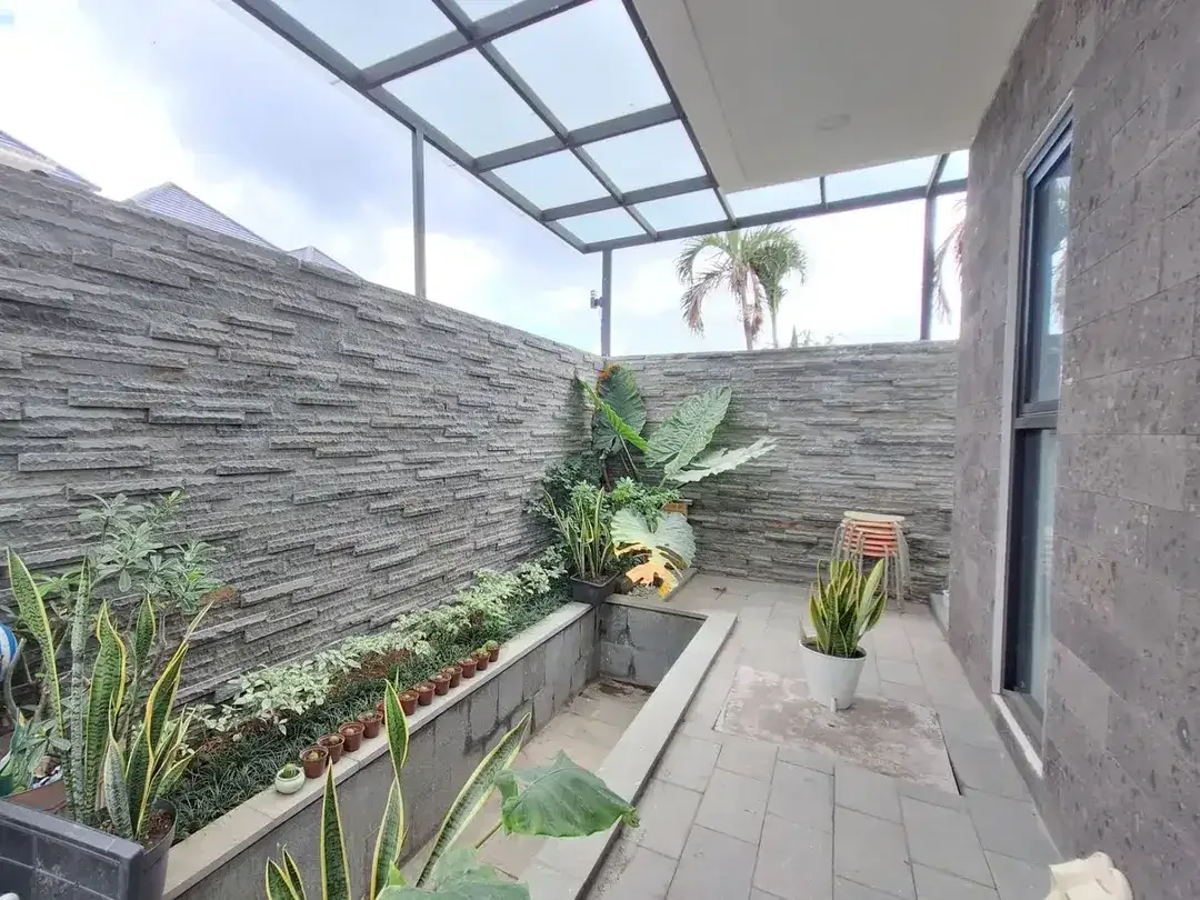 Rumah Modern dalam kompleks dengan view rooftop di Canggu - Image 7 of 10