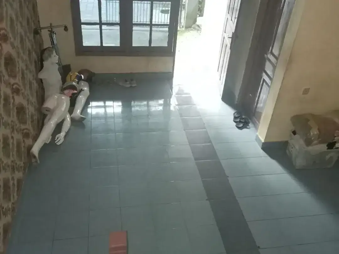 RUMAH LANTAI DUA TAMAN GRIYA FASILITAS GARASI LUAS - Image 3 of 10
