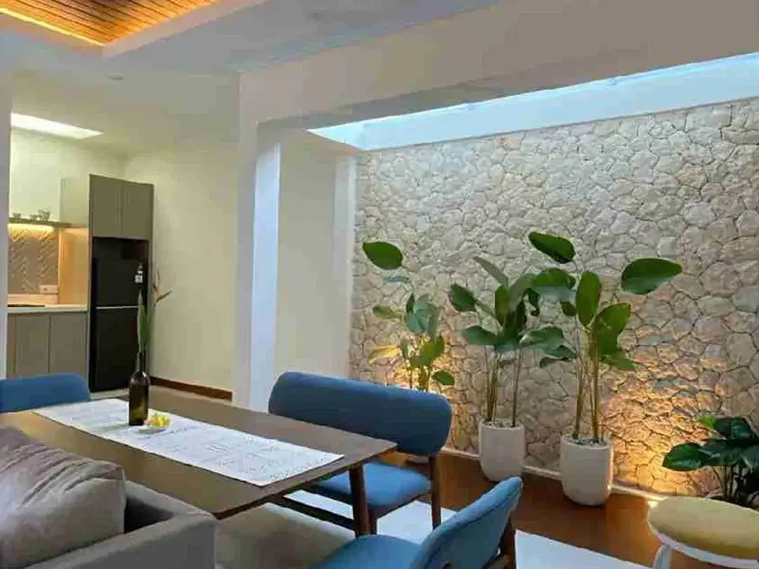 DIJUAL RUMAH SEMI VILLA 2BR DI KOMPLEK PERUMAHAN UNGASAN ADA POOL, FULLY FURNISHED SIAP HUNI - Image 7 of 10