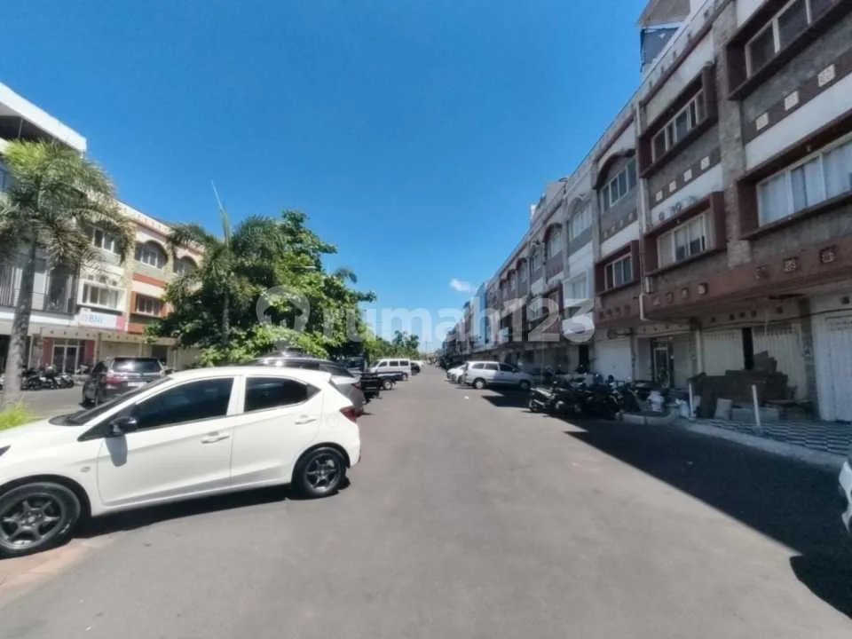 Dijual 2 Unit Ruko Gandeng - Lokasi Strategis Imam Bonjol, Denpasar Barat - Image 1 of 4