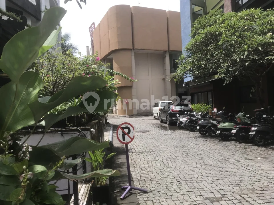 Dijual Ruko Lokasi Strategis di Central Kuta Legian - Image 1 of 4